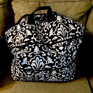 Matching bag and tote-bag is thirty one-tote is not name brand